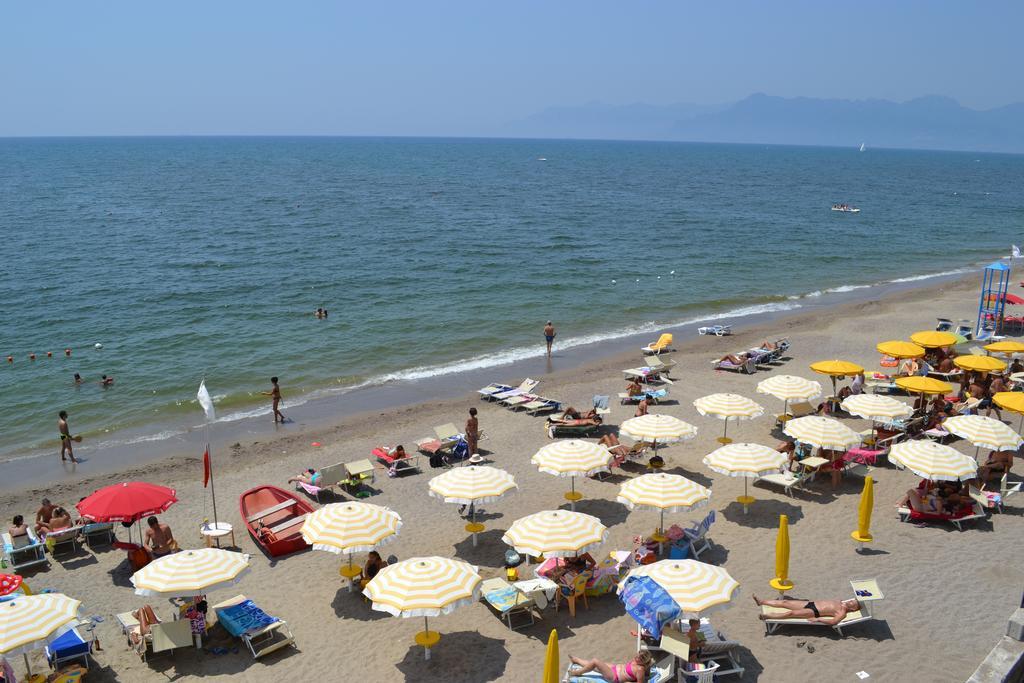 Casa Vacanze Dei Navigatori On The Sea Pontecagnano Exteriör bild