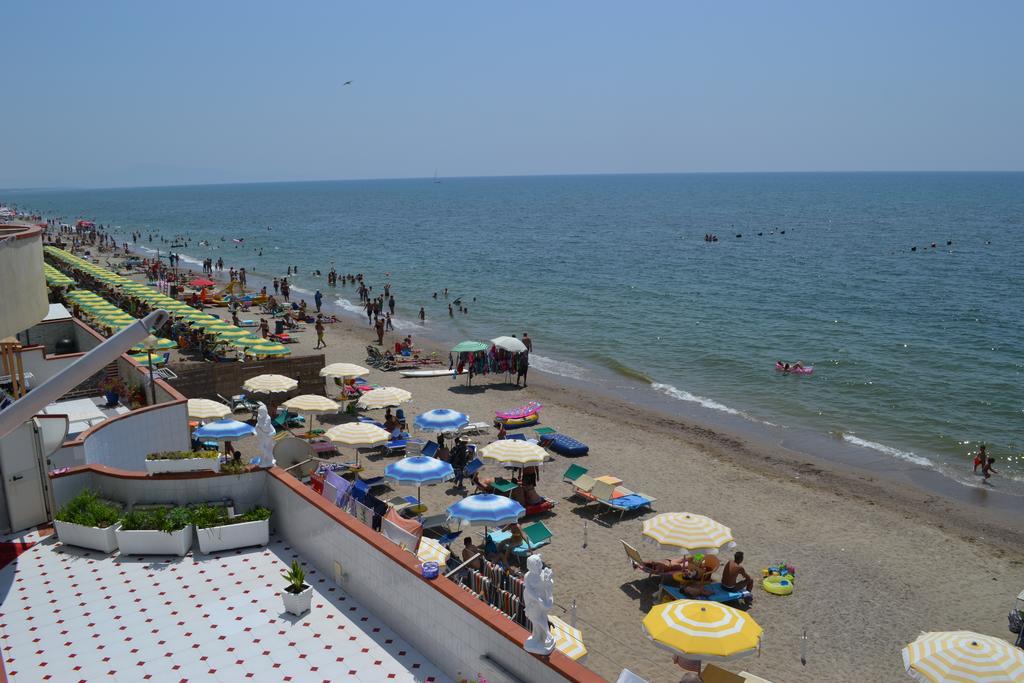 Casa Vacanze Dei Navigatori On The Sea Pontecagnano Exteriör bild