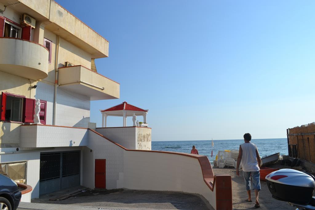 Casa Vacanze Dei Navigatori On The Sea Pontecagnano Exteriör bild