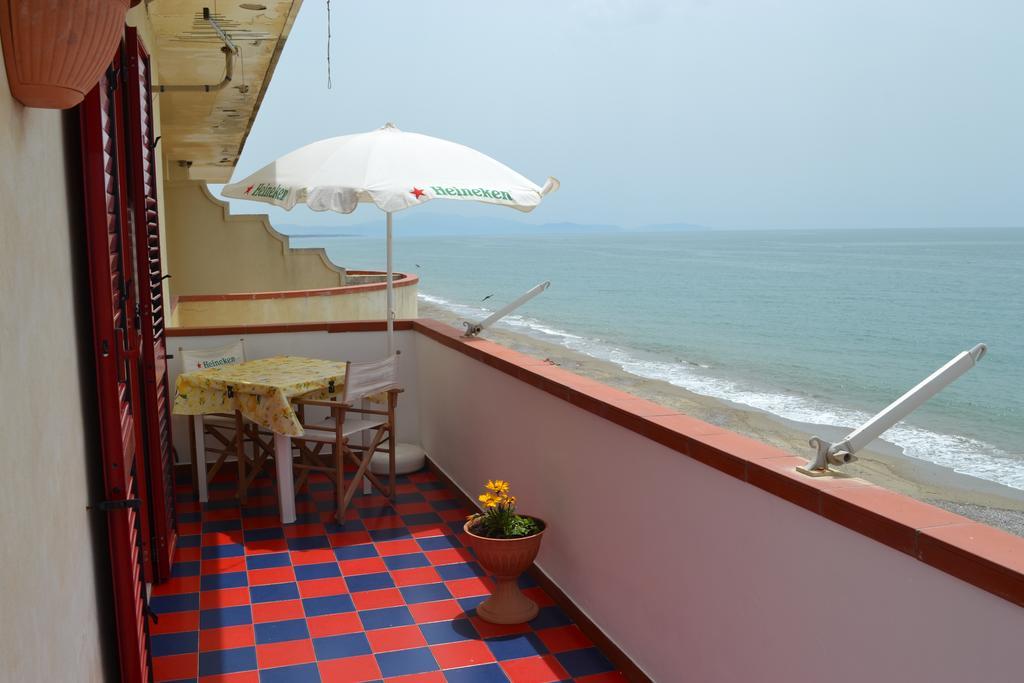 Casa Vacanze Dei Navigatori On The Sea Pontecagnano Exteriör bild